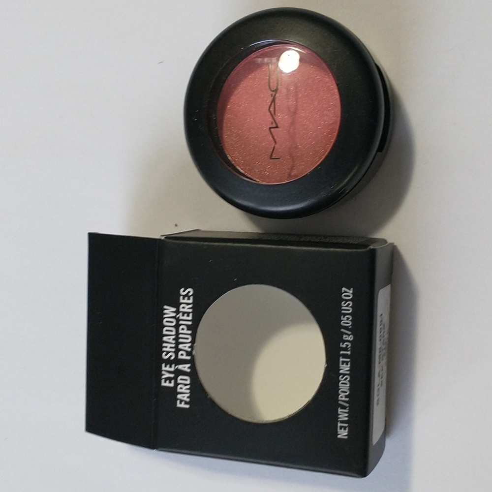 Eyeshadow - Picture 2 of 4